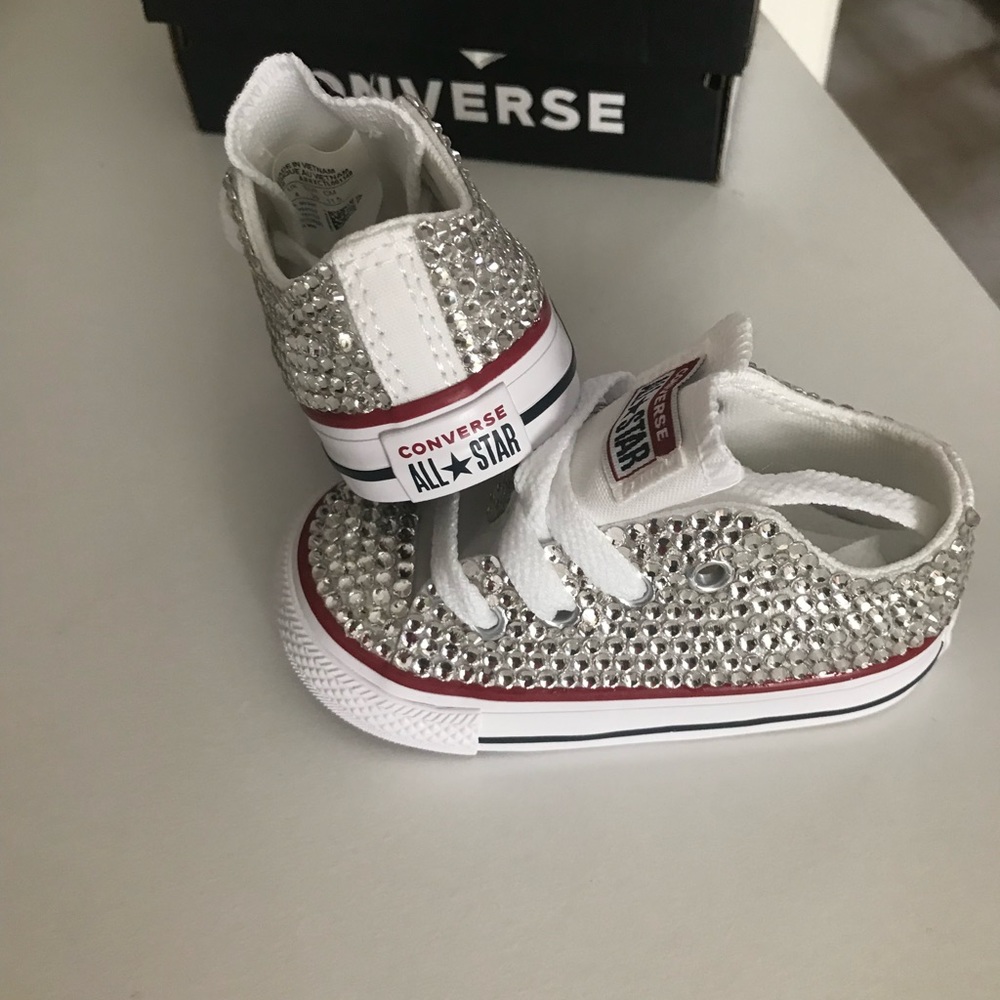 Custom-made rhinestone embellished kid’s Converse sneakers - Picture 4 of 8